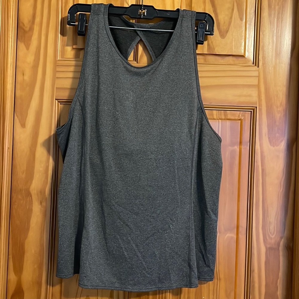 New AVIA athletic top with sports bra